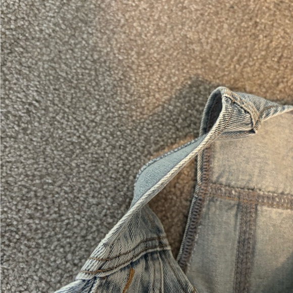 Light wash blue denim vest. Brand: DAZY, from SHEIN. Size: M, fits like an XS. - Picture 4 of 5